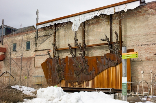 This excellent map at the <a href="http://ebw.evergreen.ca/">Evergreen Brickworks</a> shows Toronto's network of ravines rather than its congested streets. 