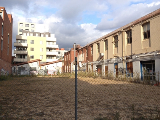 Brickstarter-friendly site, 500m south of University of Melbourne architecture department.