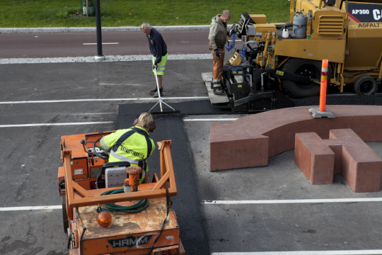 We were lucky to be walking by just as the Baana skate sculpture's moat was being filled in