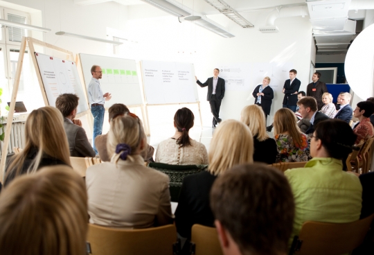 Amongst the audience were five special guests to give focused feedback: Annika Forsander, Kirsi Juva, Mikko Kosonen, Risto Siilasmaa, and Anni Sinnemäki.