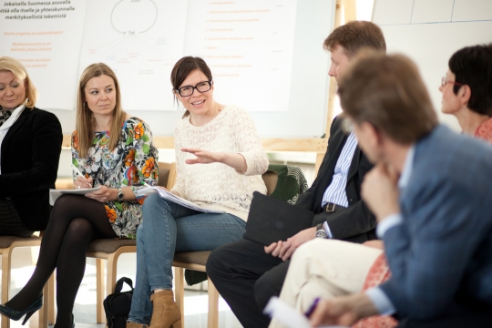 Anni Sinnemäki responding to a question by Mikko Kosonen.